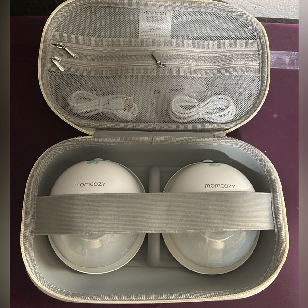 Momcozy White Breast Pump Set